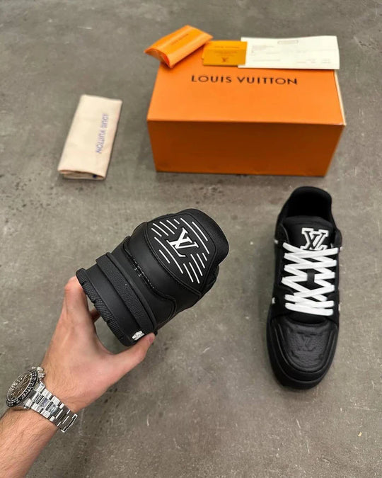 LOUIS VUITTON TRAINER BLACK